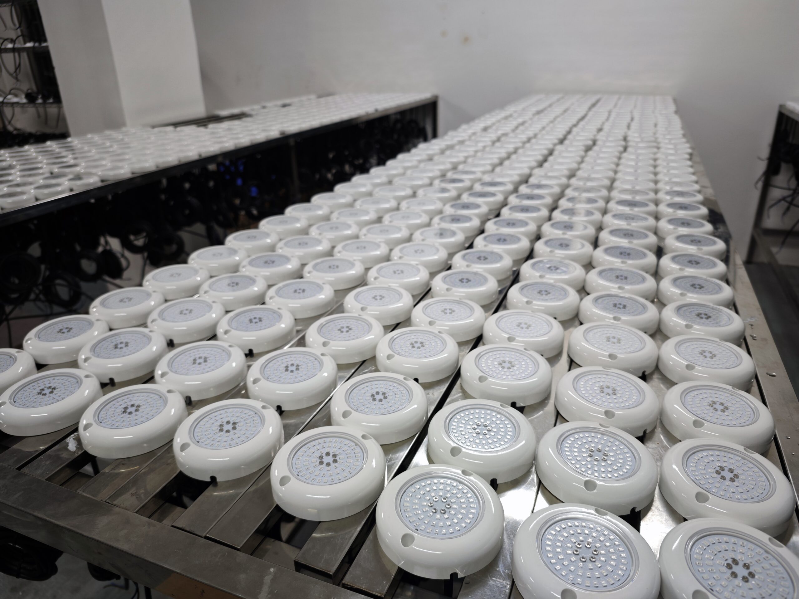 Whosales IP68 AC12V 90mm PC LED Swimming Pool Light Wall Mounted Resin-Filled Underwater Pool Light - Image 8